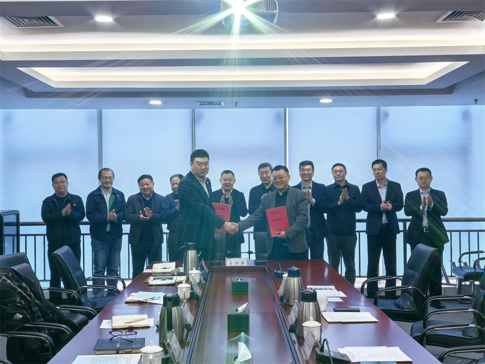 合作共赢 | 性爱直播
与青铁环保签署战略合作协议(图2) 图片