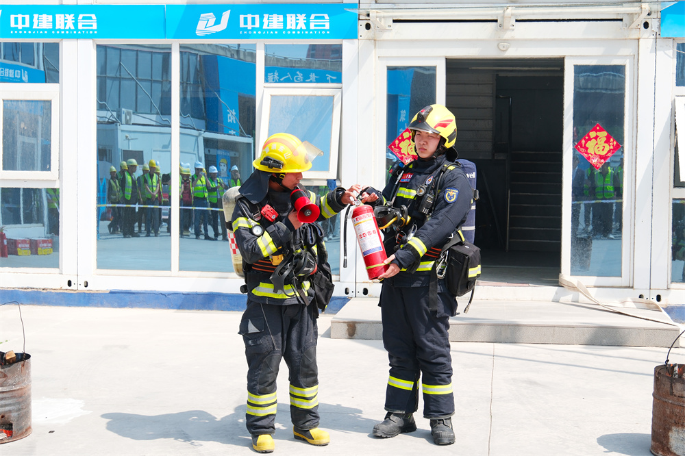 党建引领 | 性爱直播
与青岛市崂山区株洲路消防救援站开展党建共建活动(图2) 图片