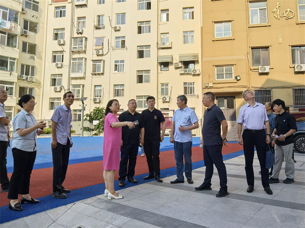 青岛市市南区副区长李宏建莅临青岛七中北楼重建工程实地考察(图2) 图片